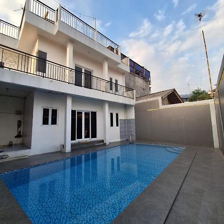 Villa Putih 씨사루아 외부 사진