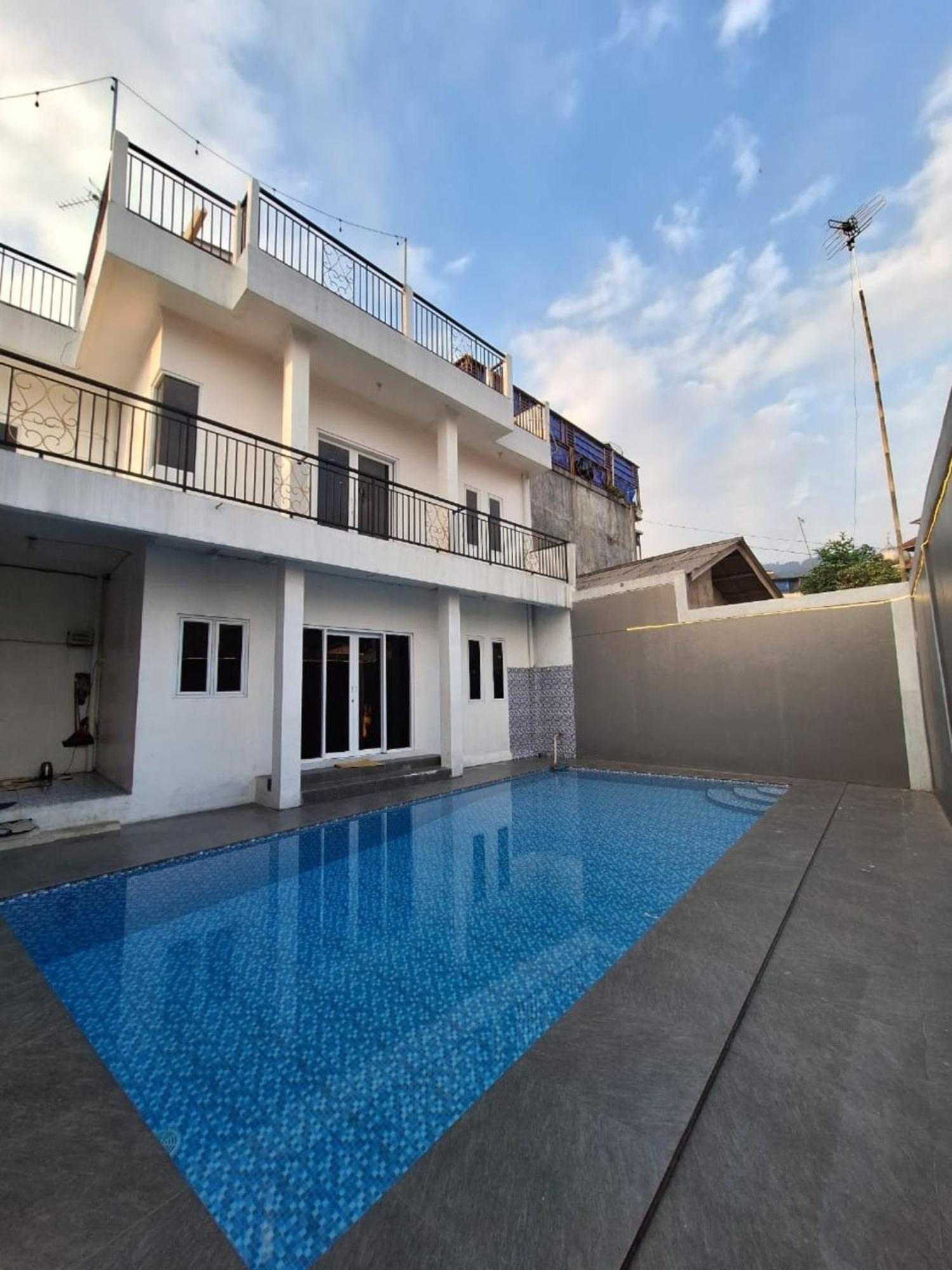 Villa Putih 씨사루아 외부 사진